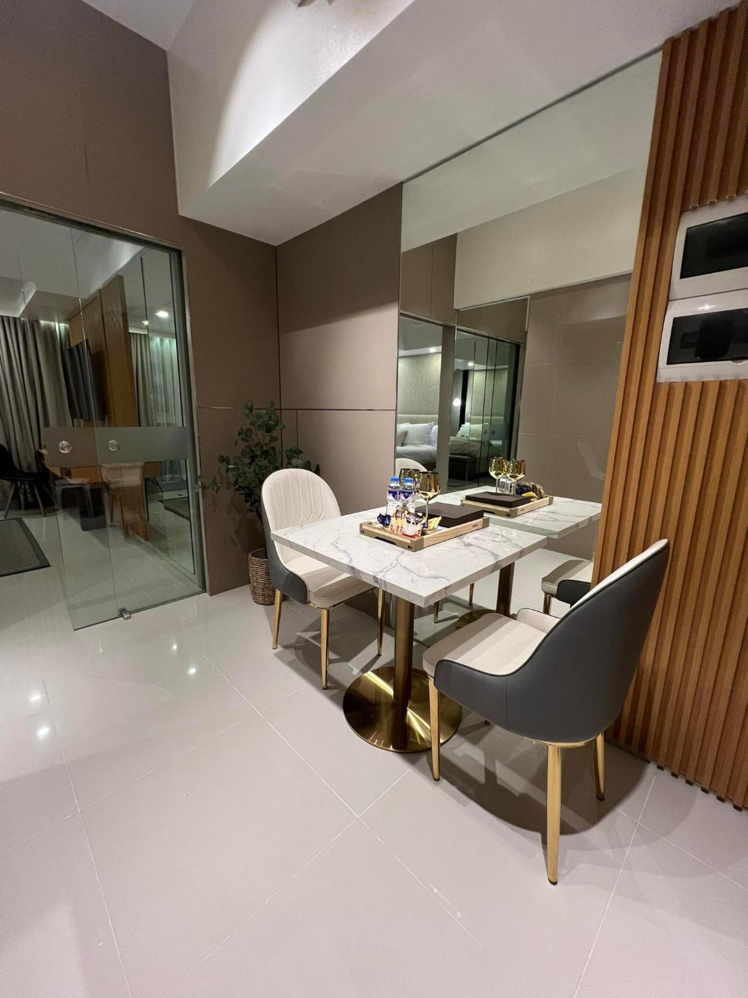 Hotel Vibe Condo At Uptown Parksuites Bgc Taguig Exterior foto